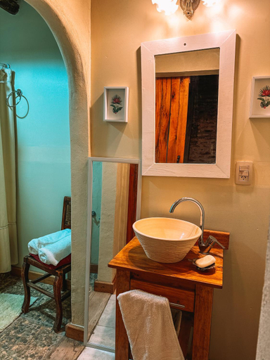 Bathroom 2, Estancia La Aida, Exaltación de la Cruz