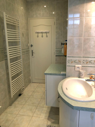 Bathroom 3, Chez Annie, Maine-et-Loire