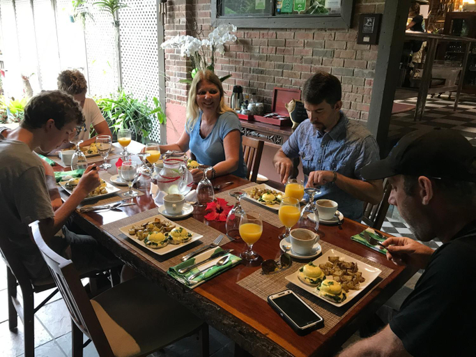 Food & Drinks