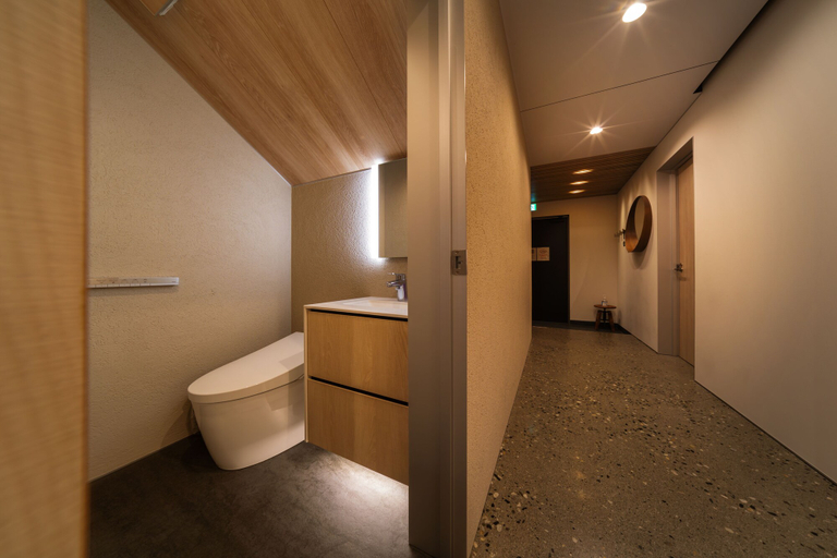 Bathroom 3, Eminence, Hakuba