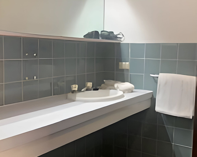 Bathroom 4, Mildura Golf Resort, Mildura - Pt A