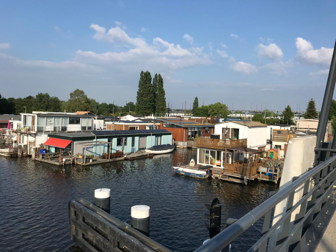 Others 5, Houseboat apartment with water terrace, free bikes & fast wifi, Amsterdam