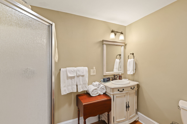 Bathroom 3, The Emory House, Washington