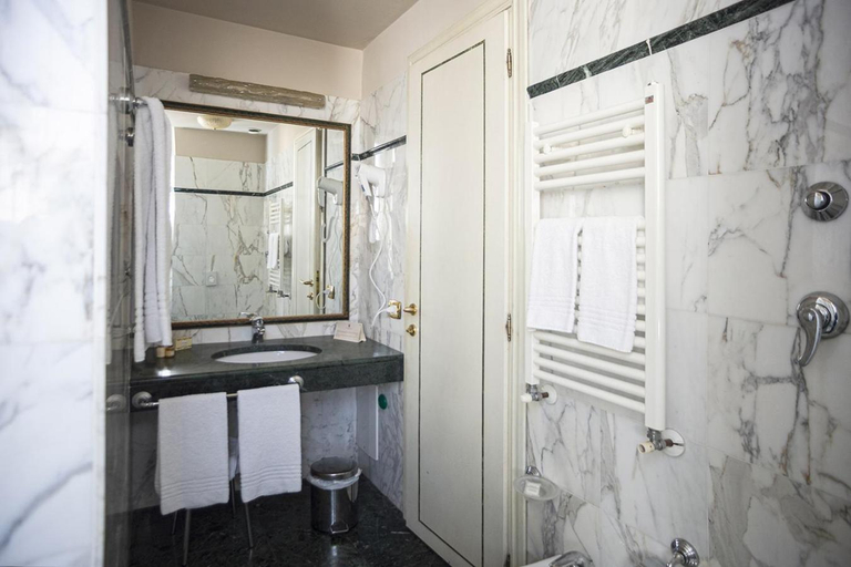 Bathroom 4, Hotel Donatello, Florence