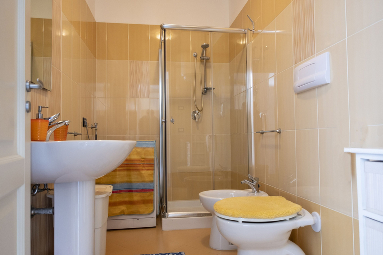 Bathroom 2, Casa Greta, Trapani