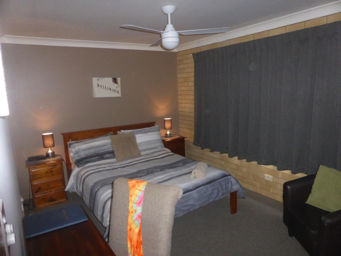 Bedroom 1, The Edge Guest Rooms, Lismore - Pt A