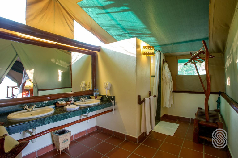 Bathroom 3, Mbuzi Mawe Serena Camp, Serengeti