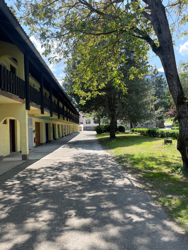 Exterior 13