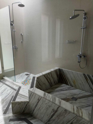 Bathroom 8