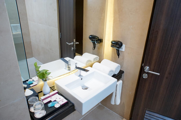 Bathroom 7