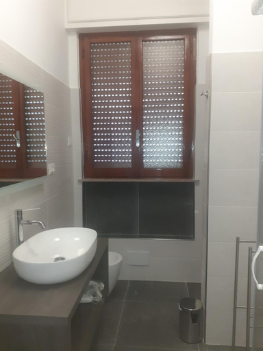 Bathroom 2, Bressa de Ma affittacamere, room & breakfast, Savona