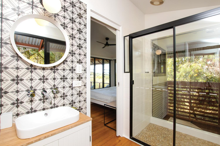 Bathroom 2, Tallaringa Views, Ballina