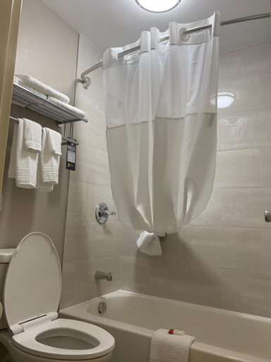 Bathroom 4, Super 8 by Wyndham Cookeville, Putnam