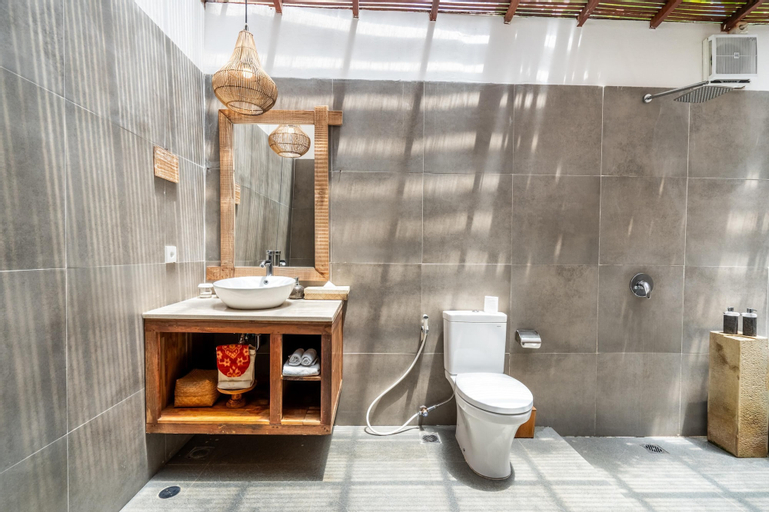 Bathroom 15