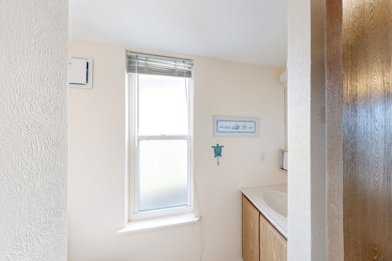 Bathroom 4, Surf Condos, Pender