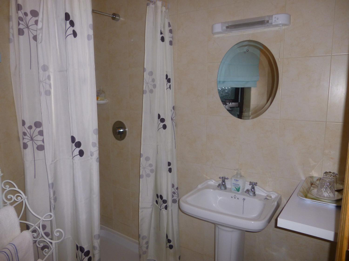 Bathroom, Ben View Guesthouse