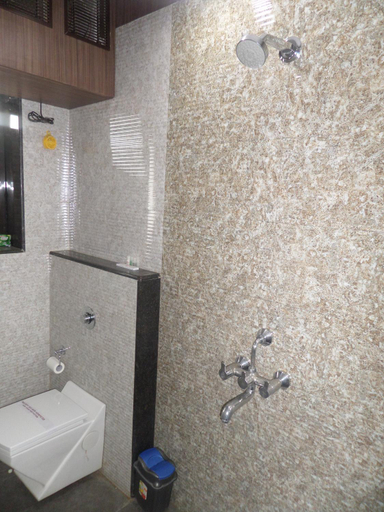 Bathroom 3, Hotel Raj Palace, Ahmadnagar