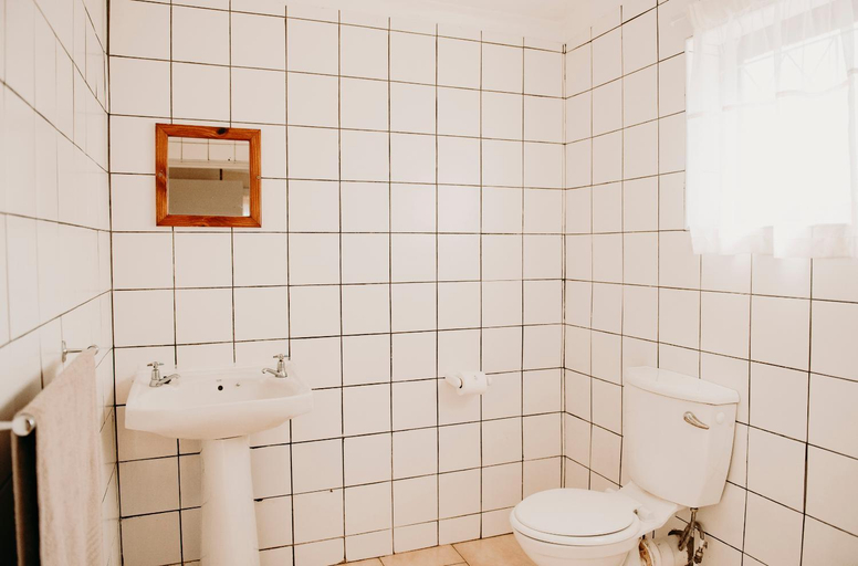 Bathroom 3, Port Edward Holiday Resort, Ugu