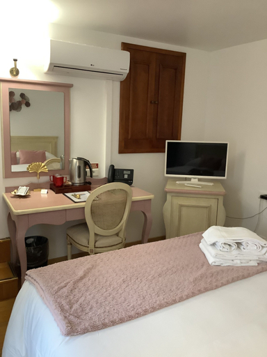Bedroom 4, Le Marronnier, Côte-d'Or