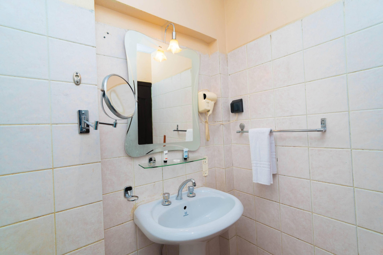 Bathroom 5, Dar Raies Hotel, Makkah
