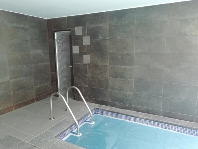 Others 4, Le gite du chtihameau avec piscine interieure privative, selon date, Nord