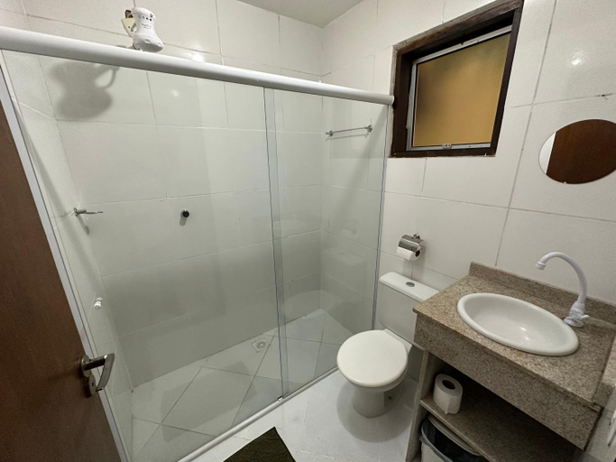 Bathroom 2, Maresia Paraty Hostel BR, Parati