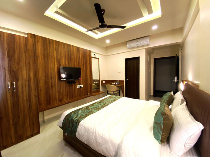 Bedroom 3, The Grand Sarovar Inn and Suites, Pune