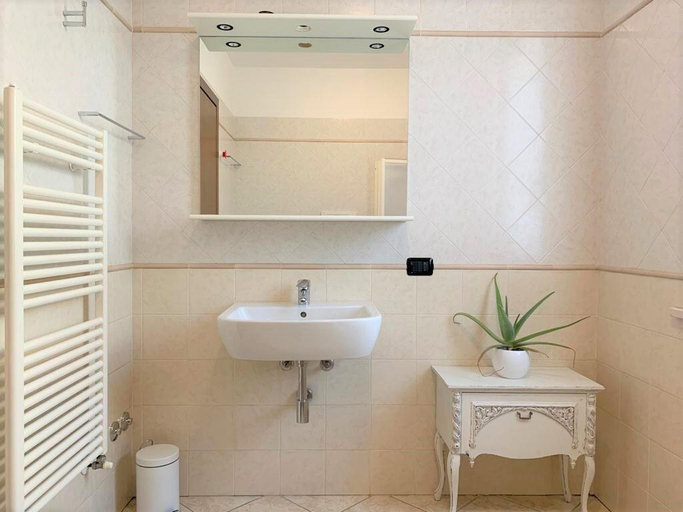 Bathroom, Casa Ulivi Rosso, Brescia