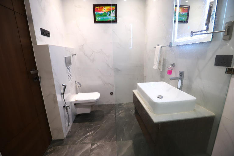 Bathroom 10