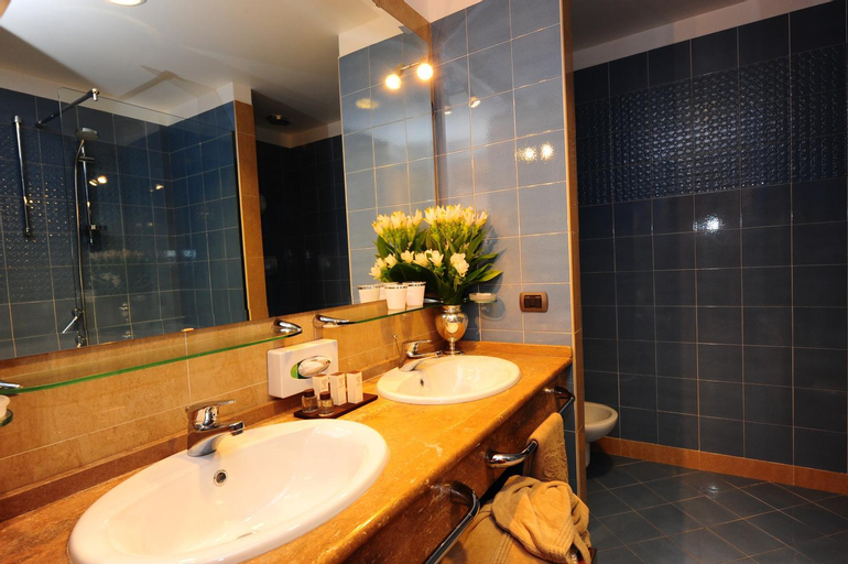 Bathroom 11