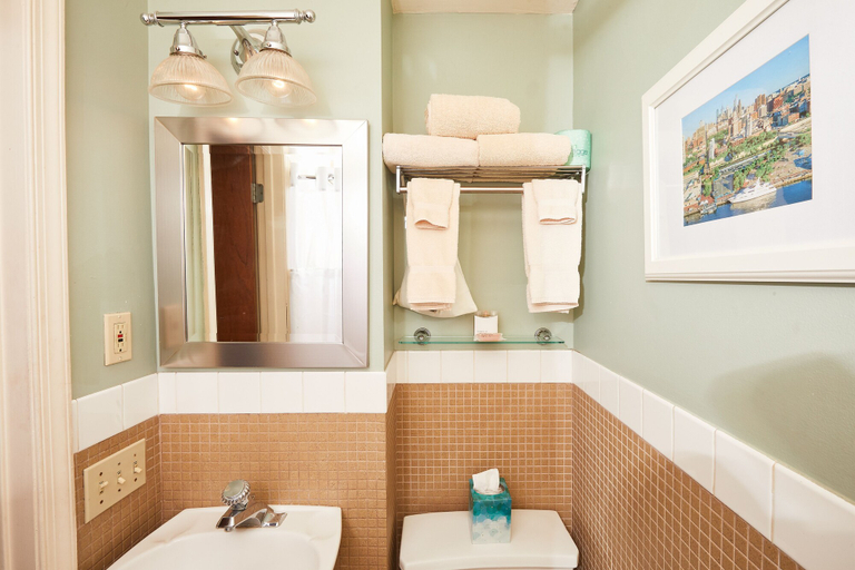Bathroom 5, Alexander Inn, Philadelphia
