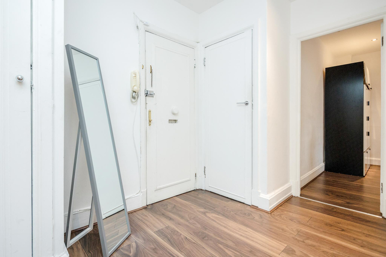 Others 4, Superior 1 bed apartment in Marylebone, London, London