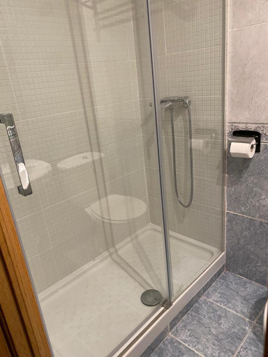 Bathroom 3, Hostal Guerra, Madrid