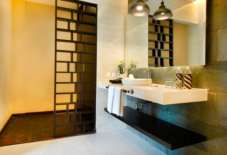 Bathroom 16