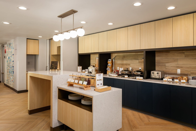 Food & Drinks 4, TownePlace Suites by Marriott Denver North/Thornton, Adams