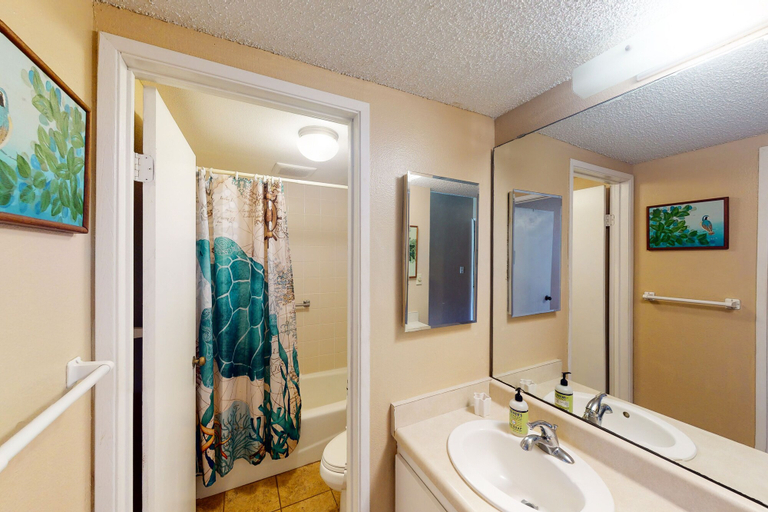 Bathroom 4, Molokai Shores, Maui