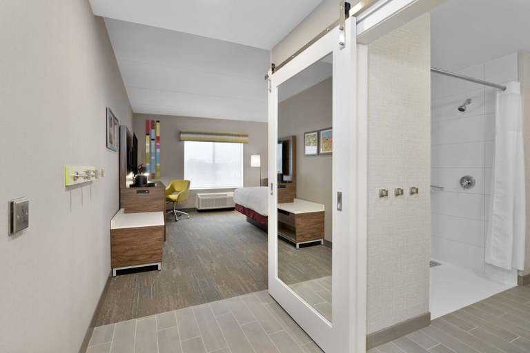 Bathroom 4, Hampton Inn By Hilton Cornwall, Stormont, Dundas and Glengarry