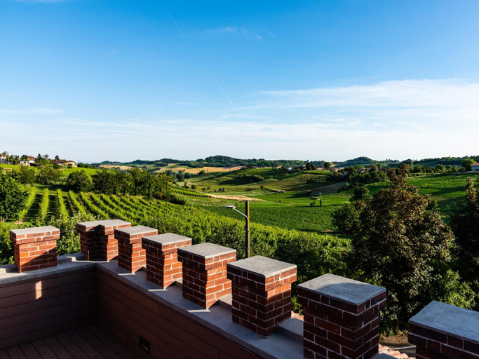 Others 5, Casa Munfra, Asti
