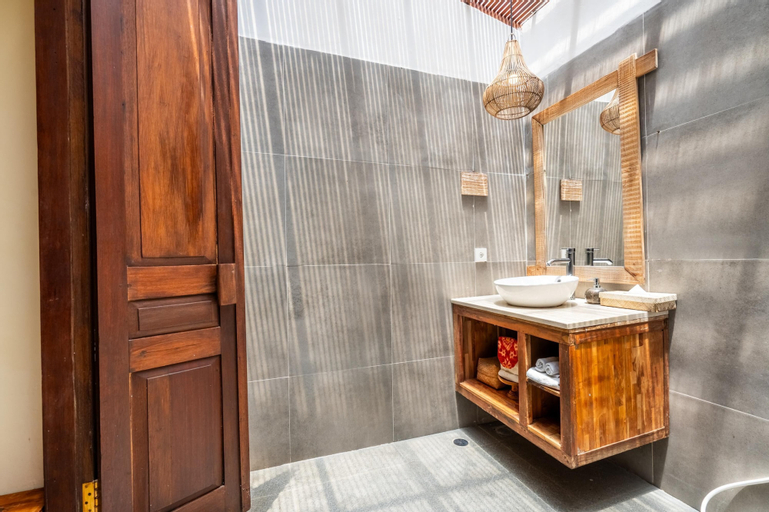 Bathroom 12