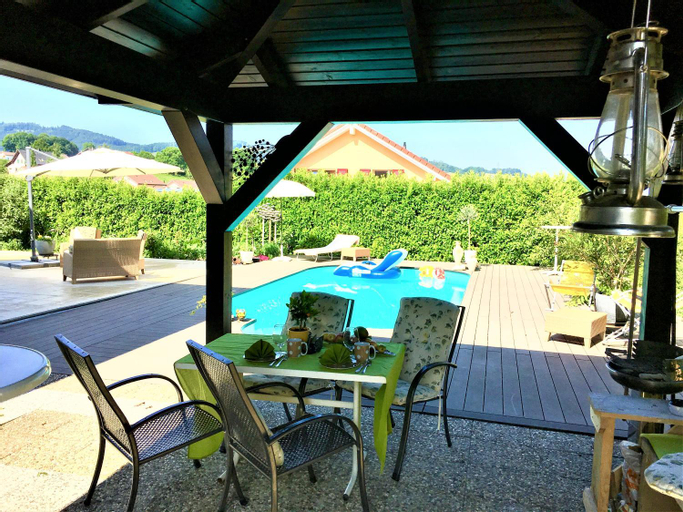 Others 3, Charming Villa with Private Swimmingpool, La Veveyse