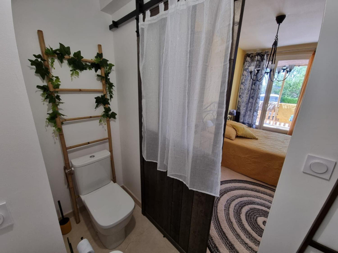 Bathroom 1, Tikazela - Domaine Ombre et Lumiere, Ardèche