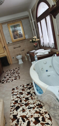 Others 5, Regina Suite, Brindisi