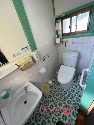 Bathroom 5, Dormitory Sandanya Guesthouse, Shirahama