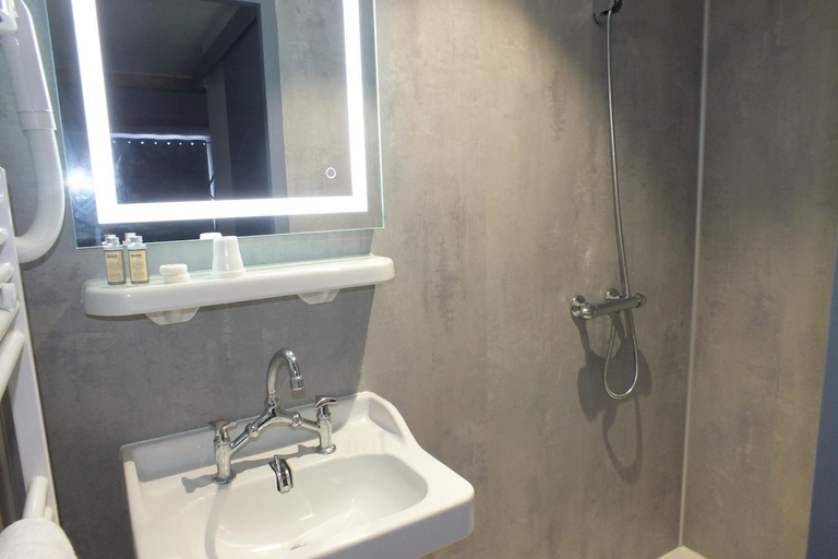 Bathroom, hotel du parc, Loire