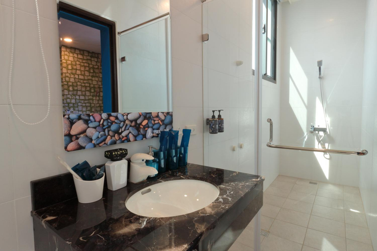 Bathroom 2, I see u inn, Hualien