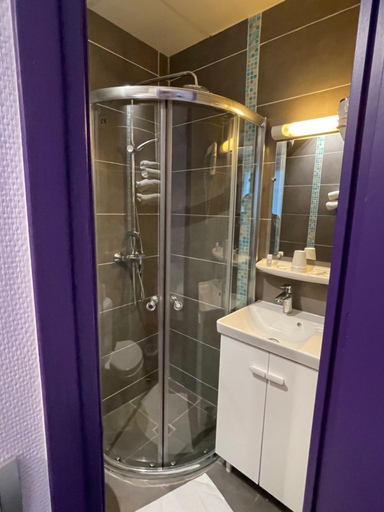 Bathroom 4, Tipi, Paris