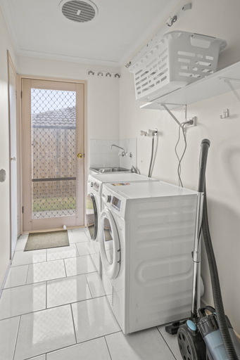 Bathroom, StayAU Family Home Pet Friendly, Casey - Berwick