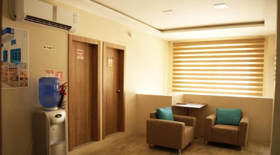 Others 3, Hostal Malania, Manta