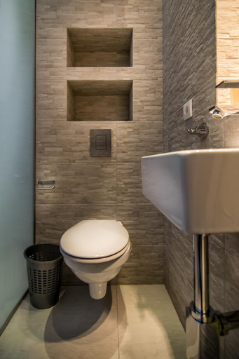 Bathroom 2, Nusha Apartments, Belgrade