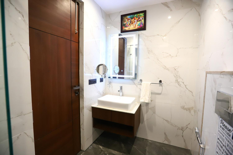 Bathroom 11